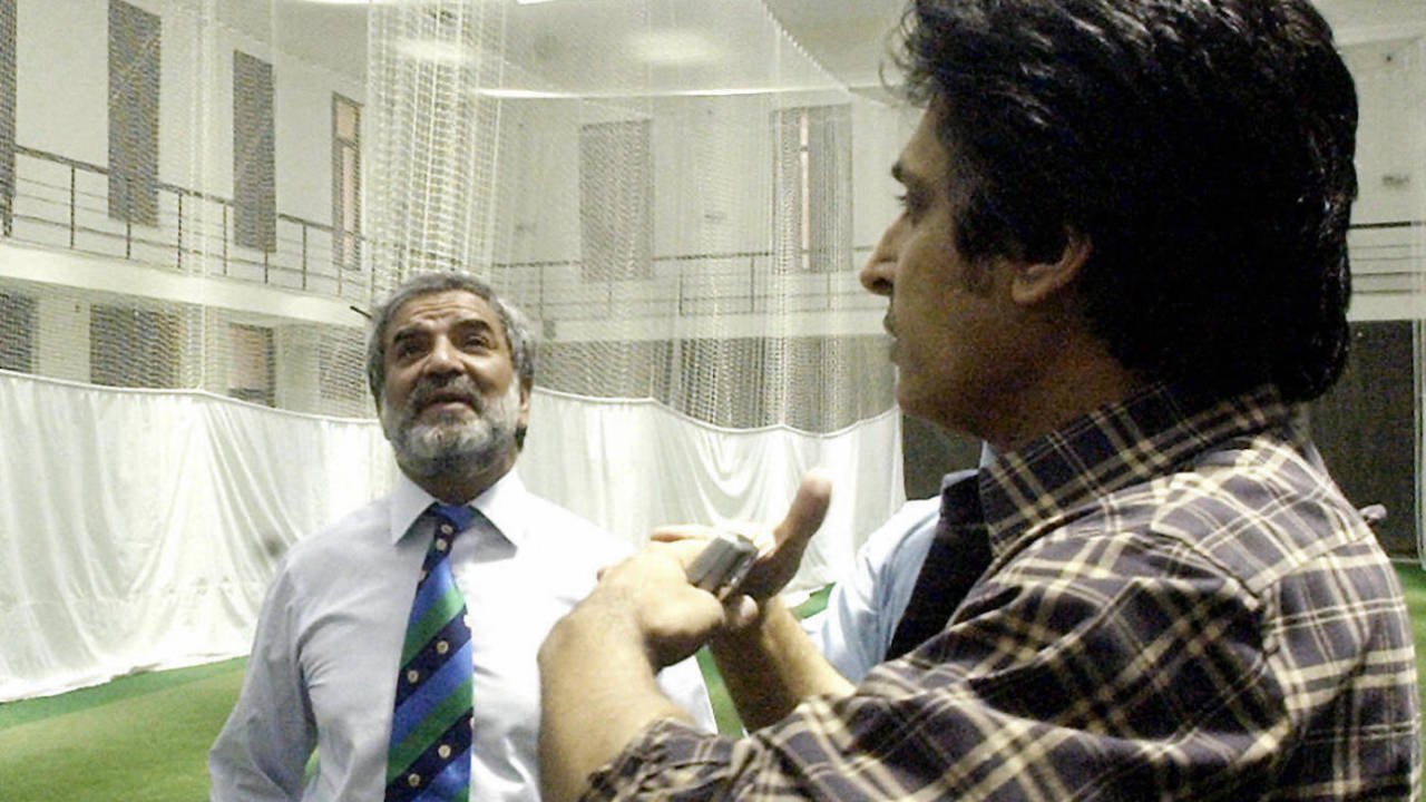 PCB chief executive Ramiz Raja gestures as he speaks with ICC president Ehsan Mani at the Gaddafi Stadium, Lahore, May 10, 2004