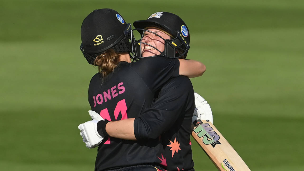 Marie Kelly and Eve Jones gave Sparks another good start&nbsp;&nbsp;&bull;&nbsp;&nbsp;Getty Images