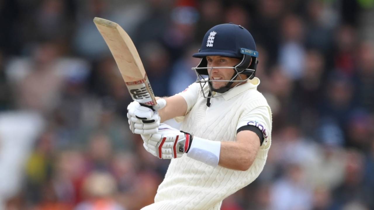 Joe Root pulls a short ball, England vs India, 3rd Test, Leeds, 2nd day, August 26, 2021