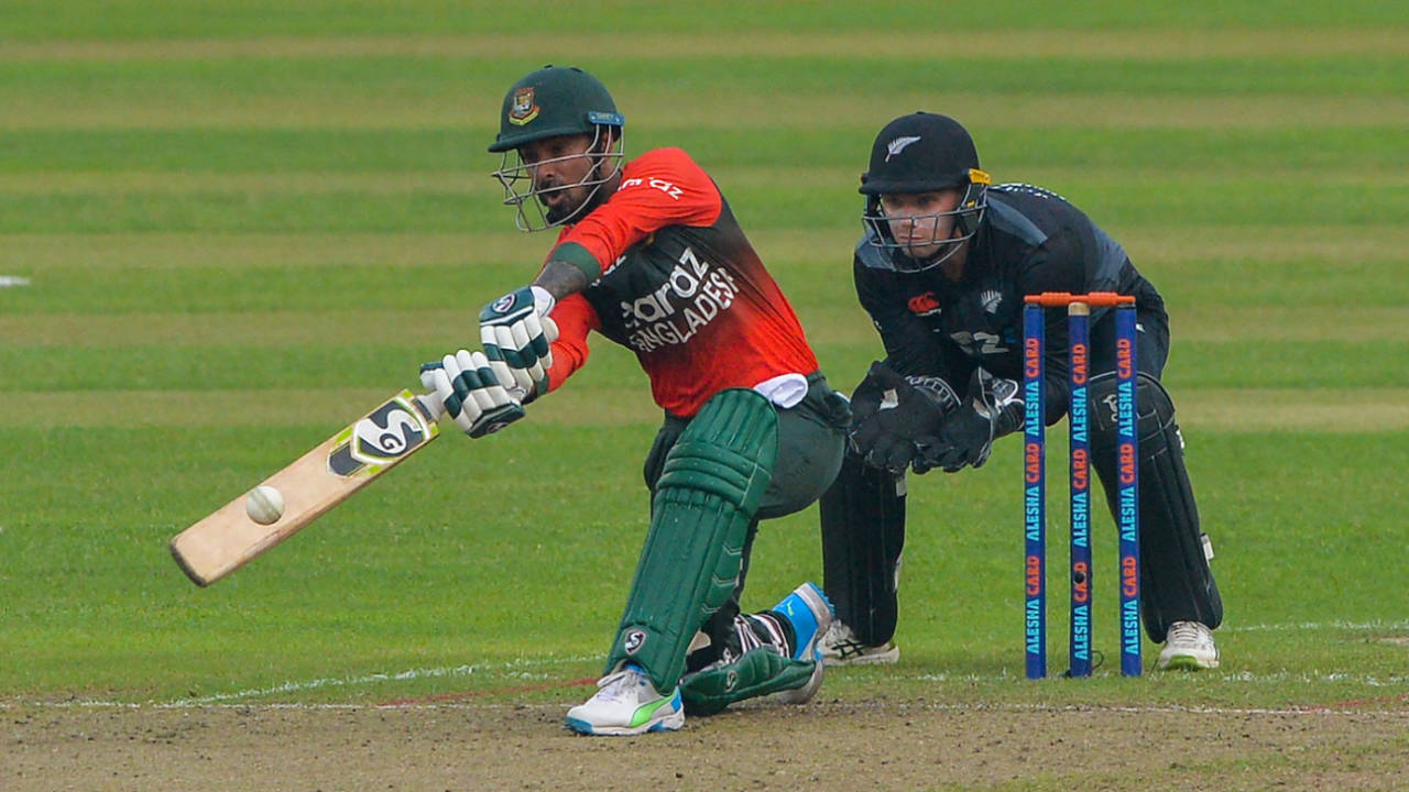 Liton Das gets into position to play a slog sweep, Bangladesh vs New Zealand, 2nd T20I, Dhaka, September 3, 2021