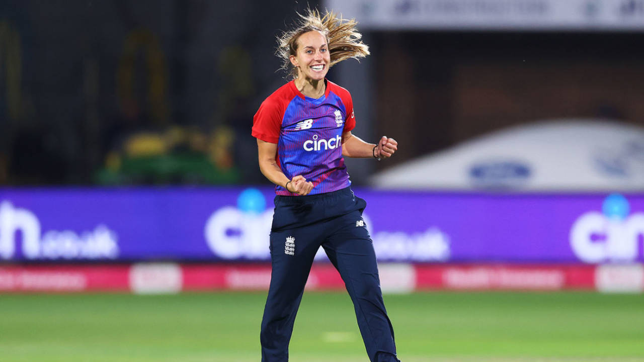 Tash Farrant celebrates dismissing Sophie Devine, England vs New Zealand, 1st T20I, Chelmsford, September 01, 2021