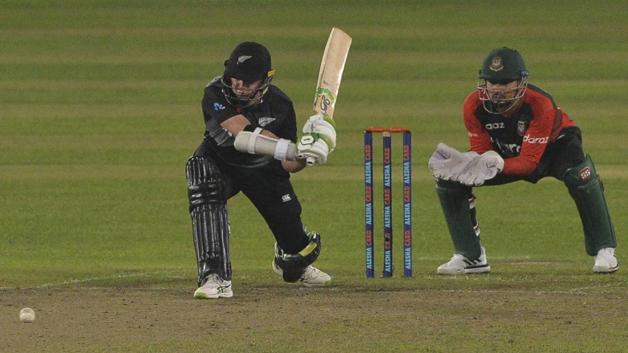 Tom Latham took the innings deep but couldn't pull it off at the end&nbsp;&nbsp;&bull;&nbsp;&nbsp;AFP/Getty Images