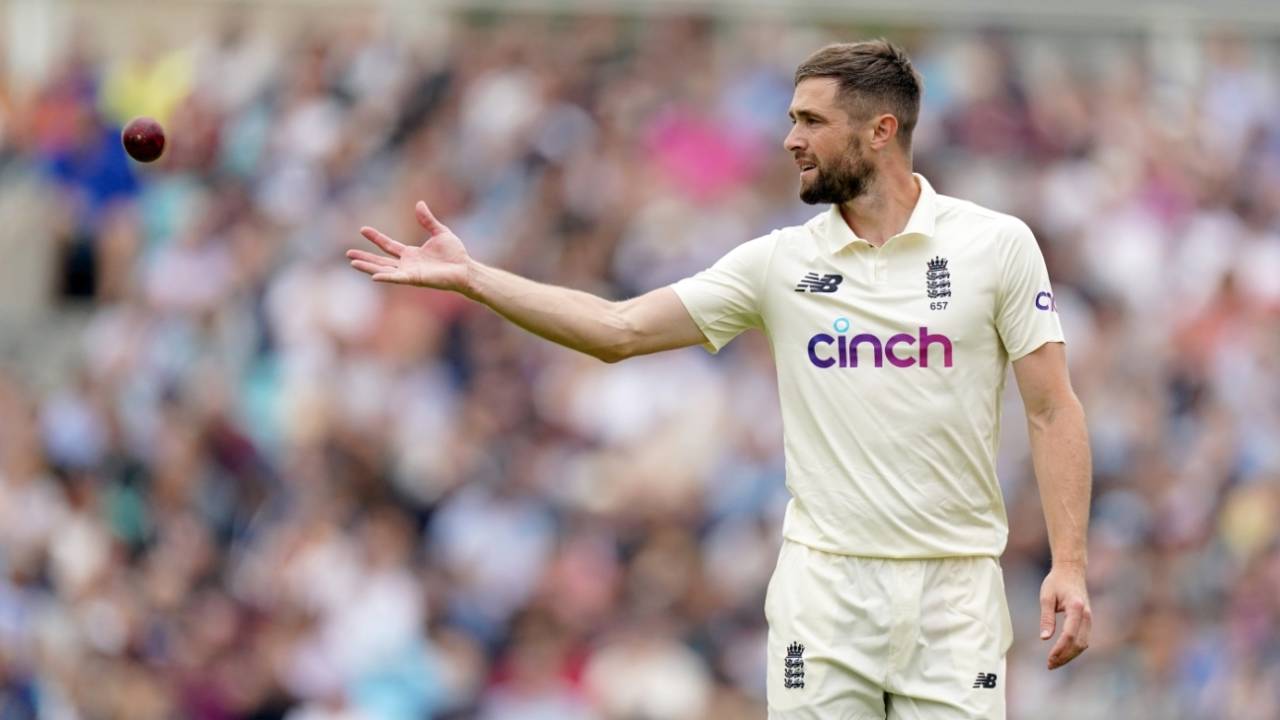 Chris Woakes walks back to his mark, England vs India, 4th Test, The Oval, London, 3rd day, September 4, 2021 