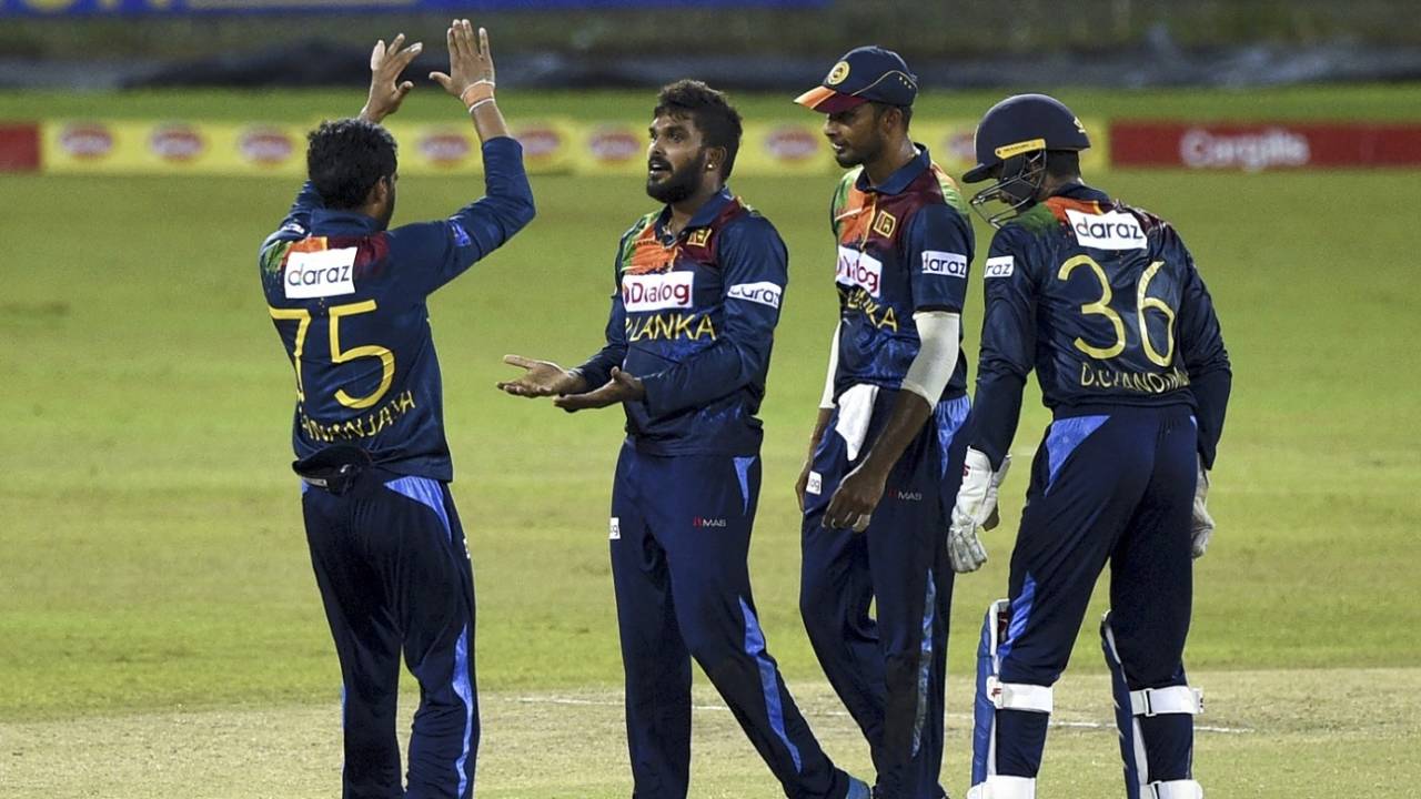 Wanindu Hasaranga celebrates a wicket with his team-mates, Sri Lanka vs South Africa, 1st T20I, Colombo, September 10, 2021