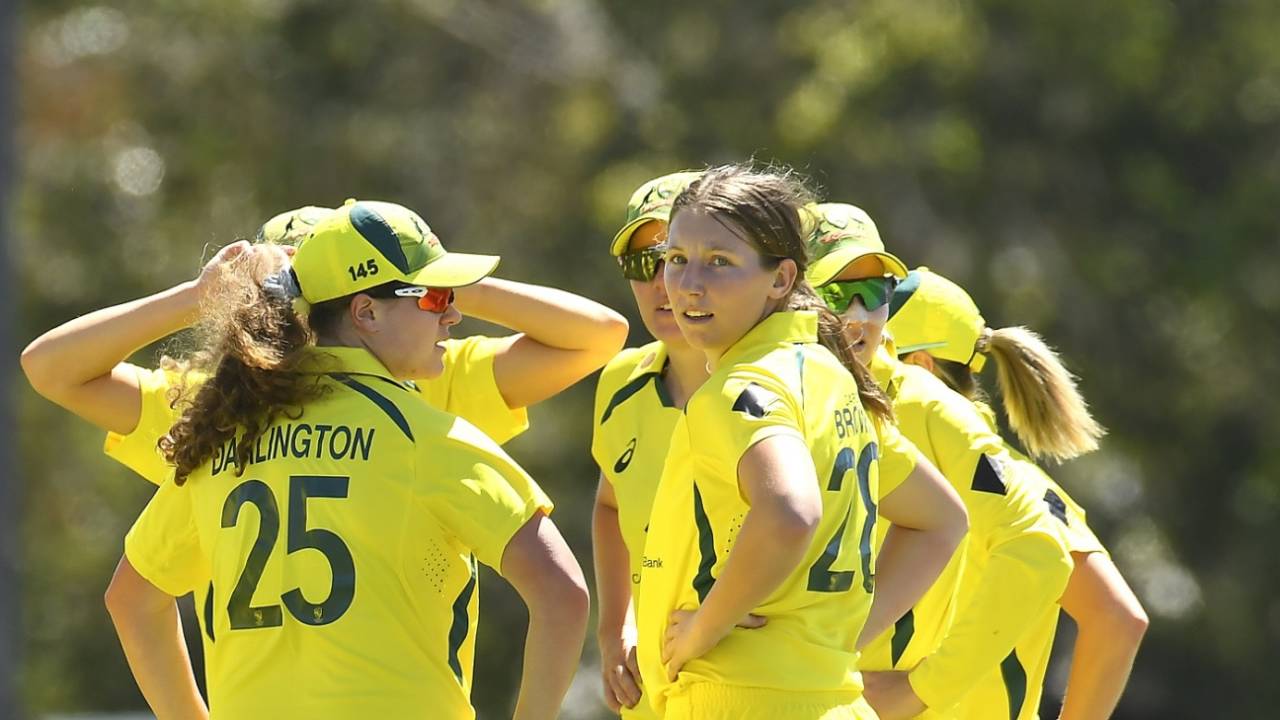 Darcie Brown has a chat with her team-mates after taking out Smriti Mandhana, Australia vs India, 1st Women's ODI, Mackay, September 21, 2021