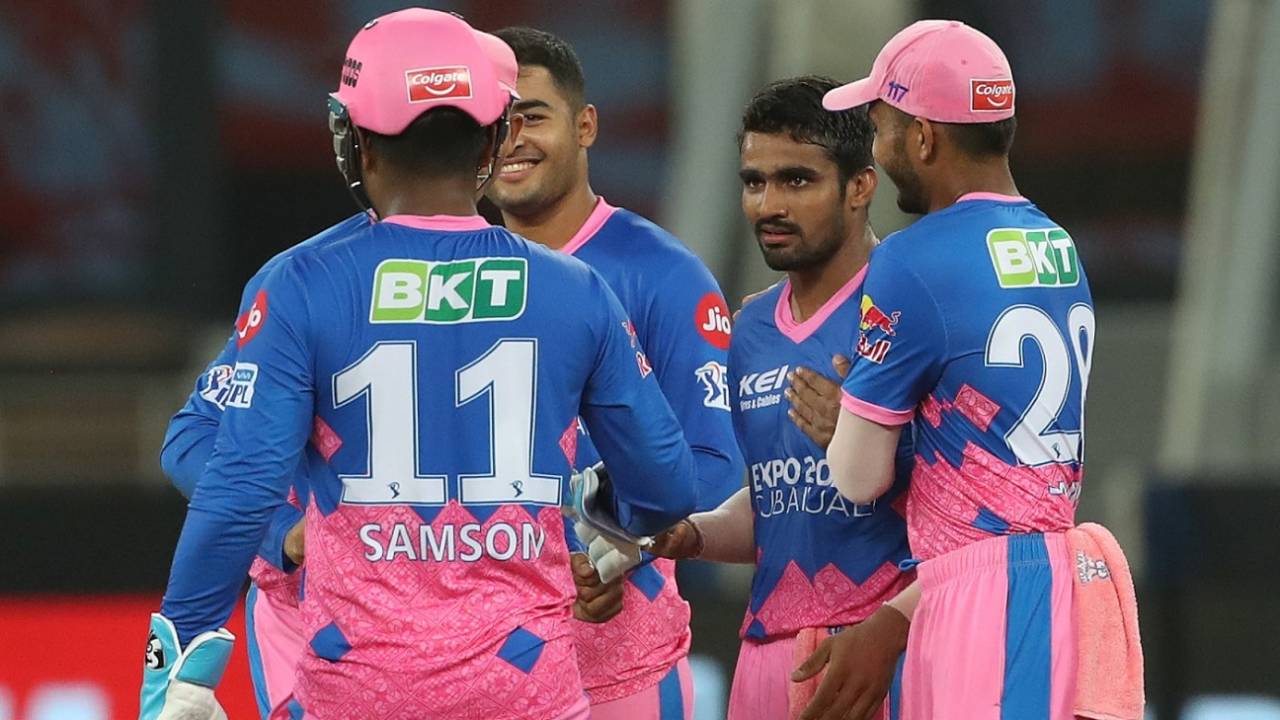 Mahipal Lomror celebrates a wicket with his team-mates, Rajasthan Royals vs Sunrisers Hyderabad, Dubai, IPL 2021, September 27, 2021