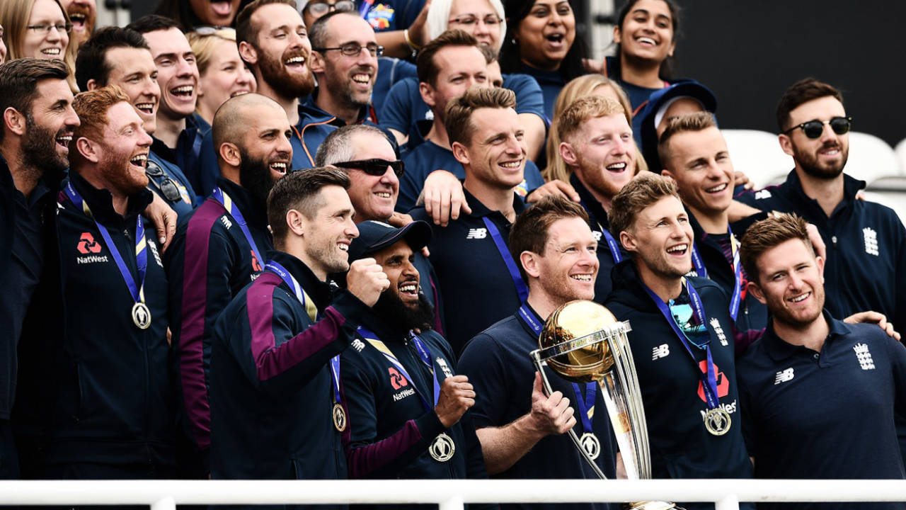 Eoin Morgan holds the World Cup surrounded by his squad&nbsp;&nbsp;&bull;&nbsp;&nbsp;Daniel Leal Olivas/AFP/Getty Images