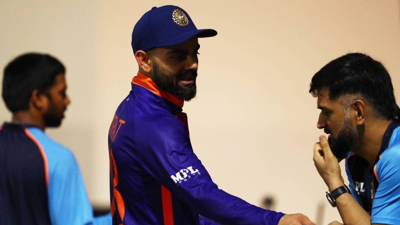 Virat Kohli has a chat with India's mentor MS Dhoni, England vs India, Men's T20 World Cup 2021, warm-up game, Dubai, October 18, 2021