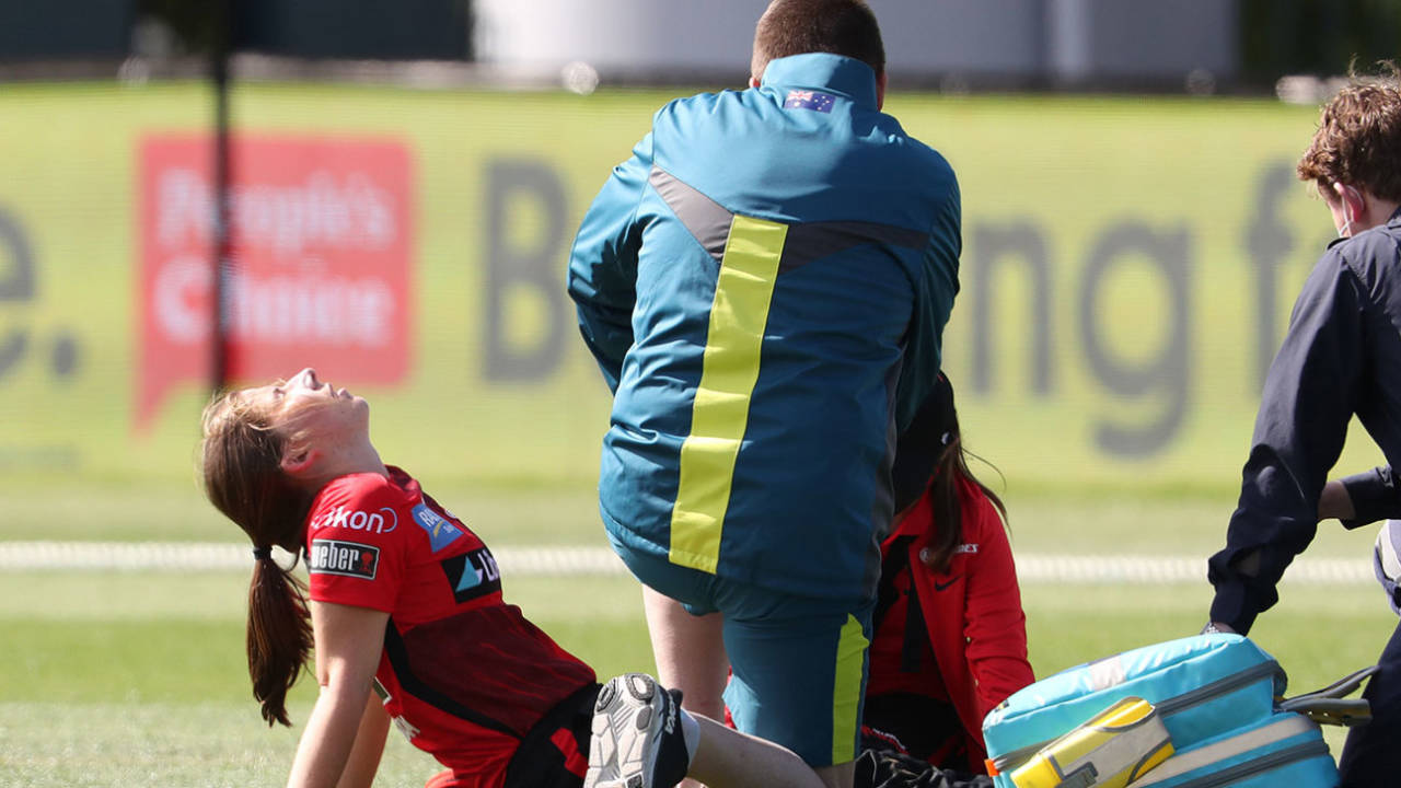 Georgia Wareham is helped by medics after hurting herself in the outfield, Melbourne Renegades vs Adelaide Strikers, WBBL, Hobart, October 20, 2021