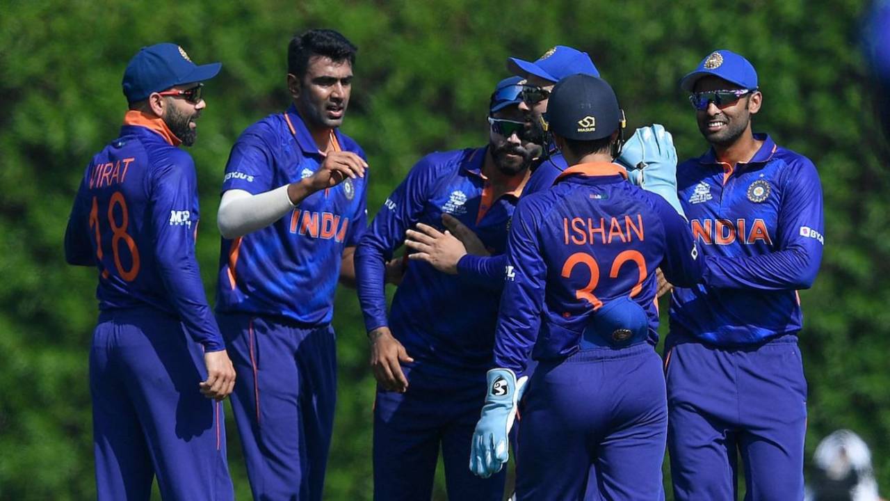R Ashwin celebrates an Australian wicket with his team-mates, Dubai, October 20, 2021