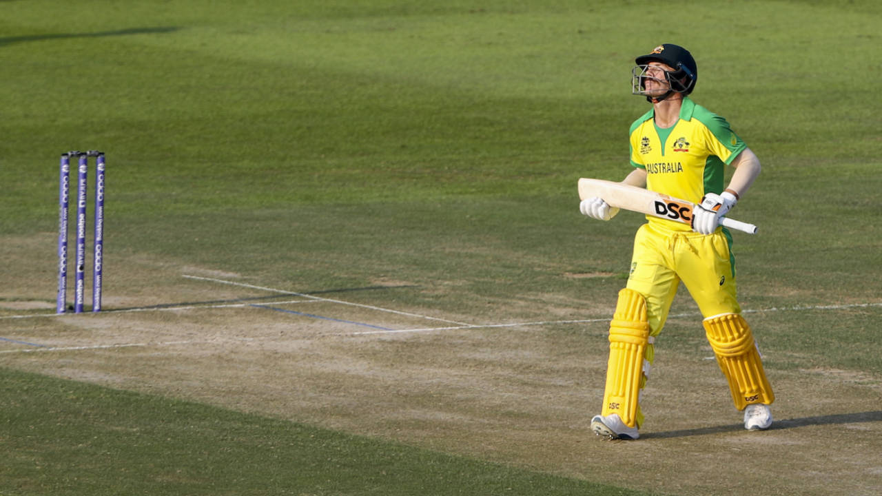 David Warner shows his disappointment after falling for 14&nbsp;&nbsp;&bull;&nbsp;&nbsp;Associated Press