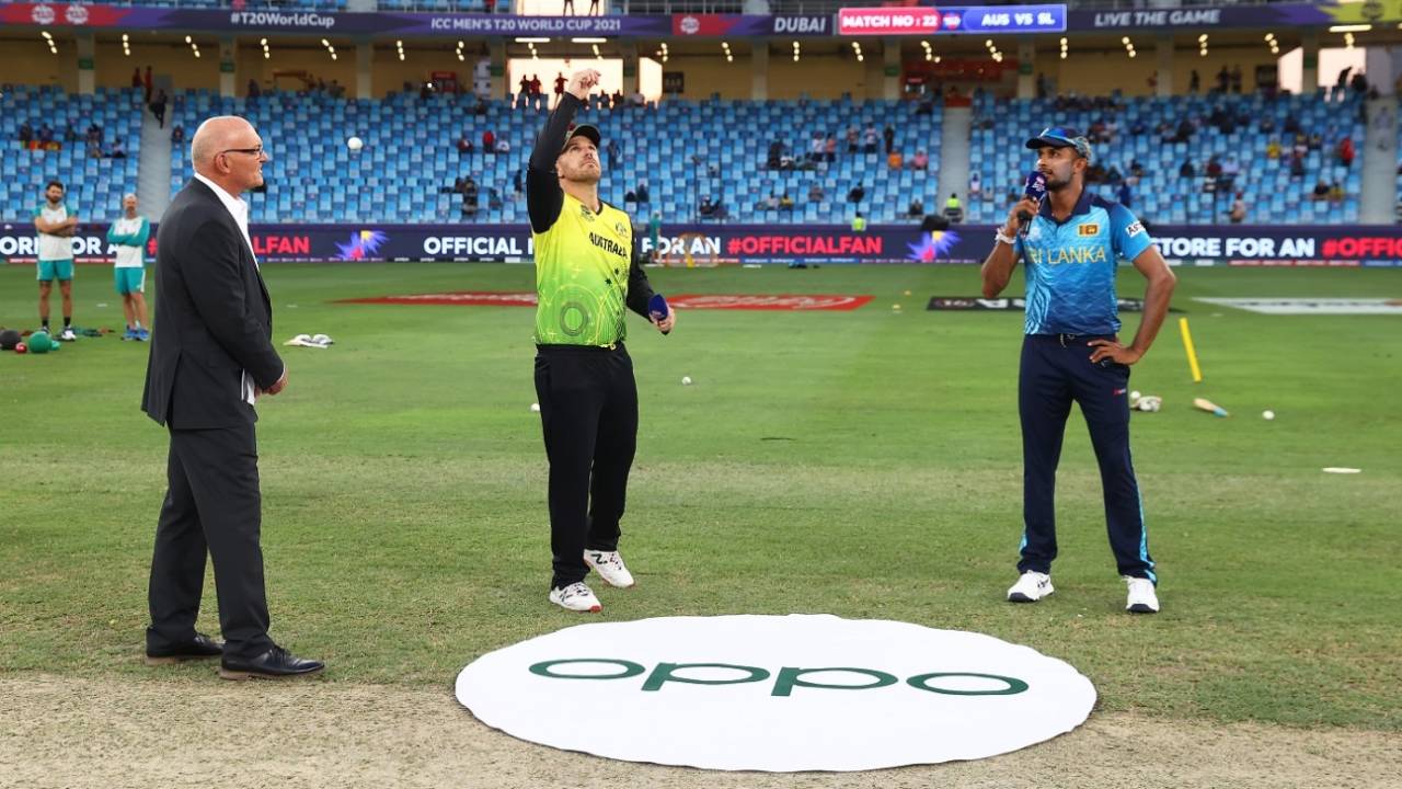 Aaron Finch and Dasun Shanaka at the coin toss, Australia vs Sri Lanka, 2021 Men's T20 World Cup, Dubai, October 28, 2021