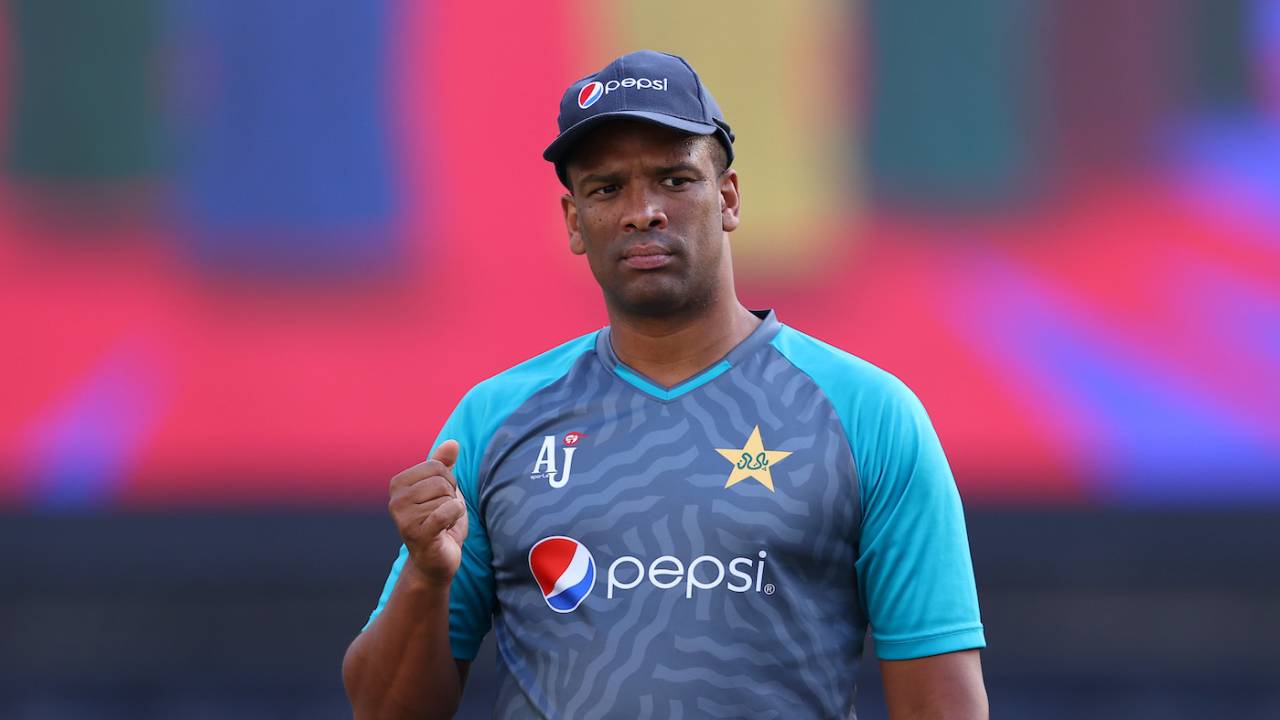 Vernon Philander looks on as the Pakistan team trains