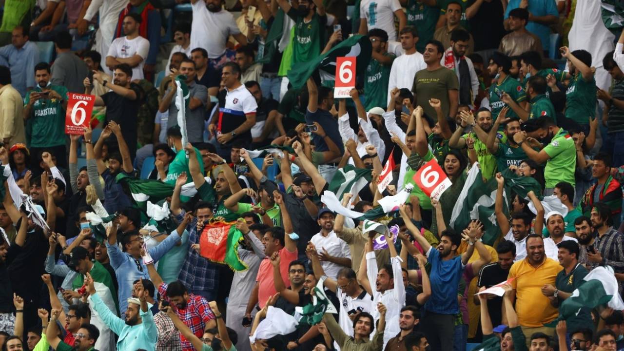 Thousands of fans attempted to join those with legitimate tickets for Afghanistan-Pakistan, Afghanistan vs Pakistan, T20 World Cup, Group 2, Dubai, October 29, 2021