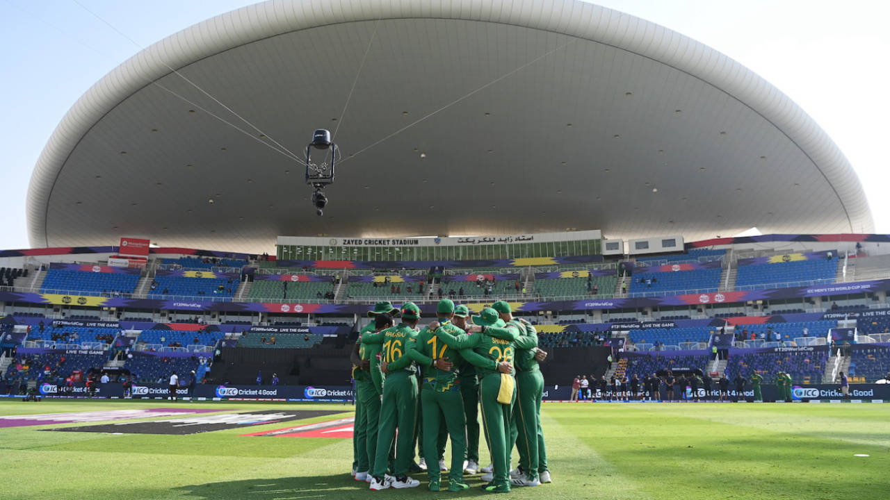बांग्लादेश के ख़िलाफ़ बड़ी जीत से साउथ अफ़्रीका के रन रेट में भारी बढ़त हुई है&nbsp;&nbsp;&bull;&nbsp;&nbsp;ICC via Getty