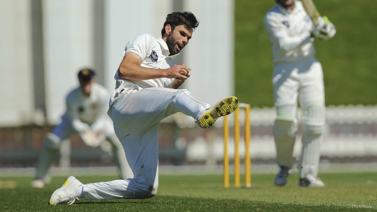 Michael Snedden takes a catch off his own bowling to dismiss Fraser Sheat, Wellington vs Canterbury, Plunket Shield 2021, Wellington, November 7, 2021