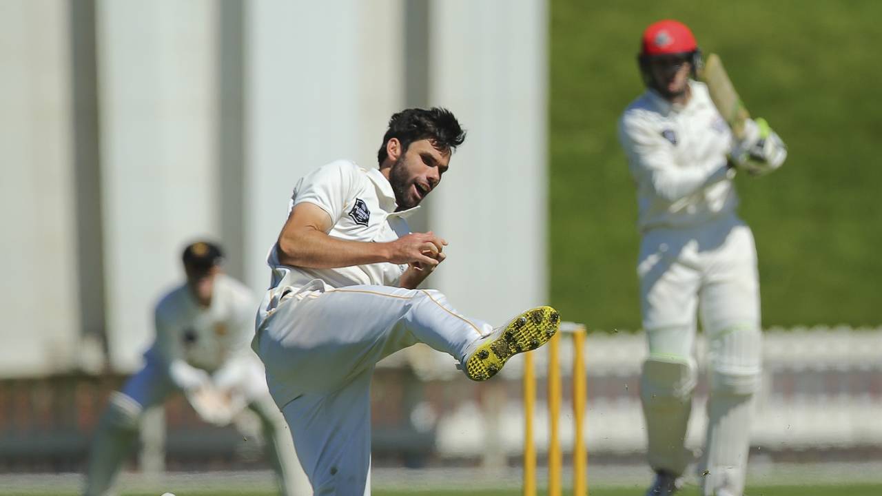 Michael Snedden takes a catch off his own bowling to dismiss Fraser Sheat, Wellington vs Canterbury, Plunket Shield 2021, Wellington, November 7, 2021