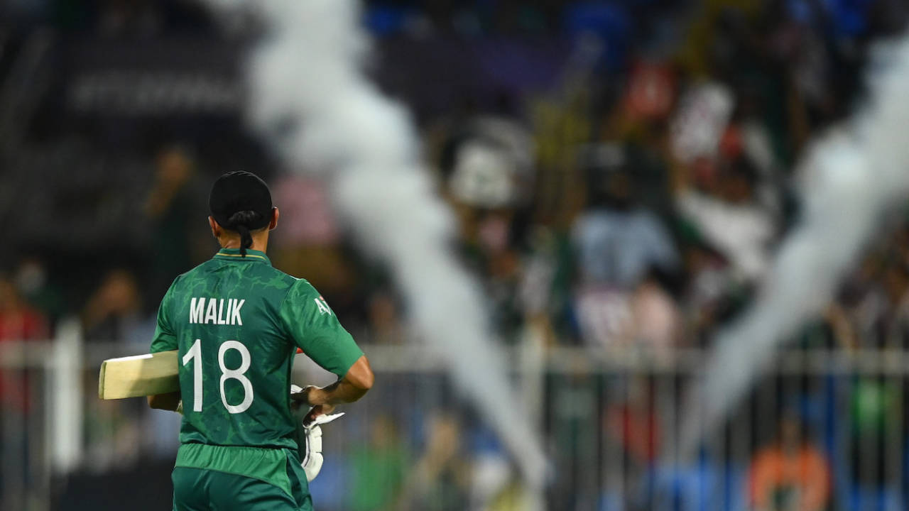 Shoaib Malik walks off after hitting an 18-ball half-century, Pakistan vs Scotland, T20 World Cup, Group 2, Sharjah, November 7, 2021