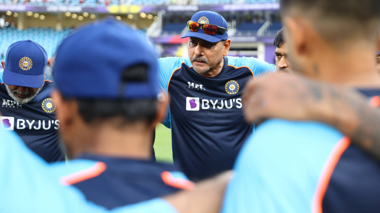 Ravi Shastri speaks to the team ahead of his last match in charge, India vs Namibia, T20 World Cup, Group 2, Dubai, November 8, 2021