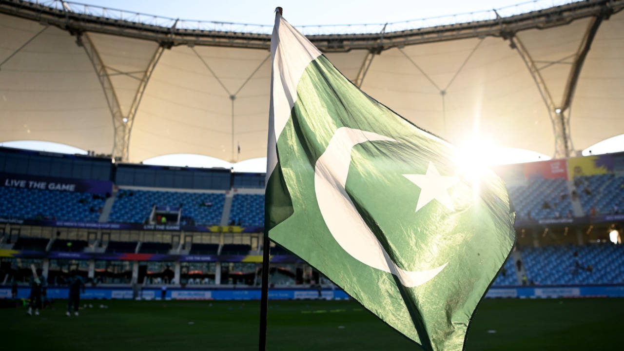 The Pakistan flag flutters against the setting sun, Pakistan vs Australia, T20 World Cup 2021, 2nd semi-final, Dubai, November 11, 2021