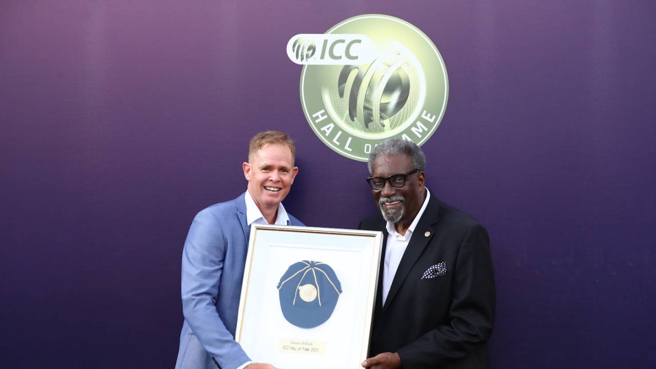 Shaun Pollock receives his ICC Hall of Fame cap from Clive Lloyd