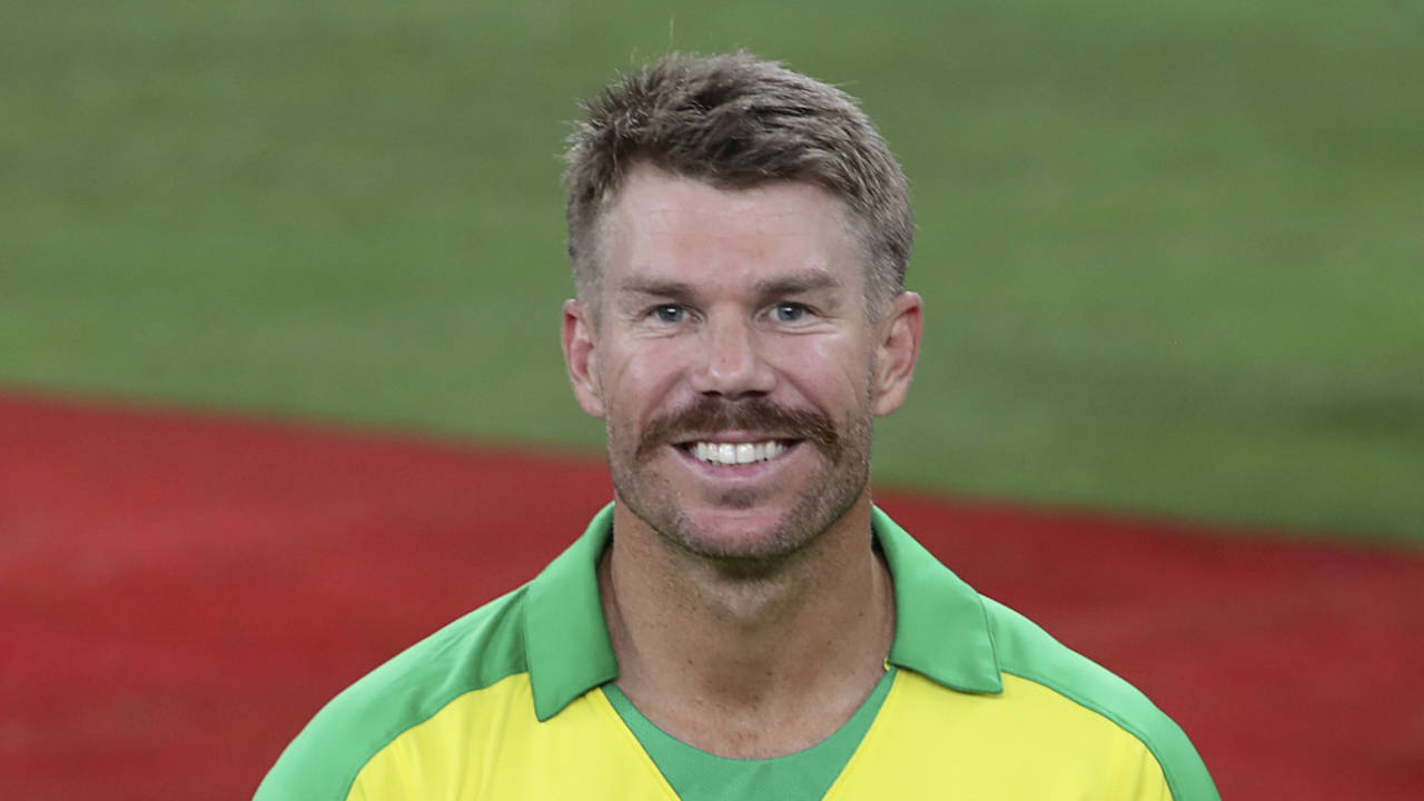 David Warner is all smiles with his Player-of-the-Tournament trophy, Australia vs New Zealand, T20 World Cup final, Dubai, November 14, 2021