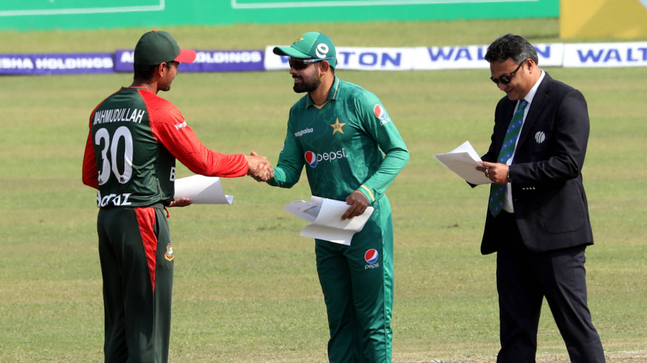 Mahmudullah and Babar Azam greet each other at the toss, Bangladesh vs Pakistan, 1st T20I, Dhaka, November 19, 2021