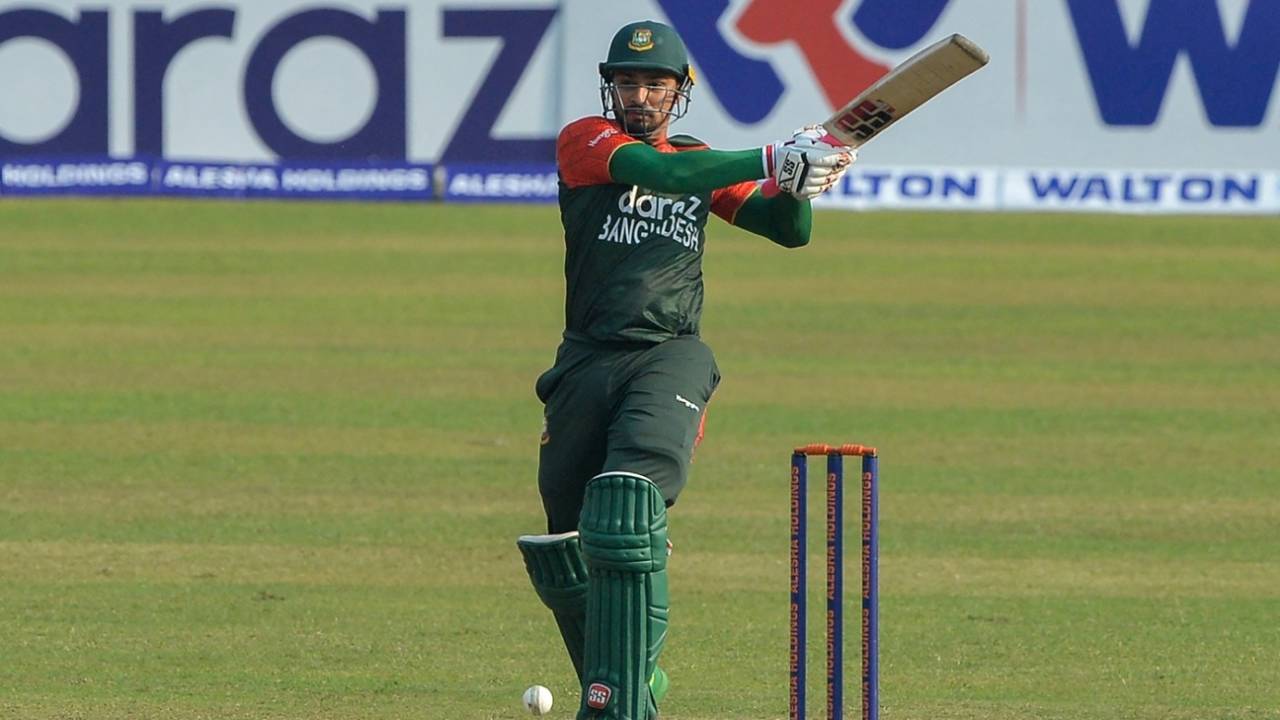Nurul Hasan in action, Bangladesh vs Pakistan, 1st T20I, Dhaka, November 19, 2021
