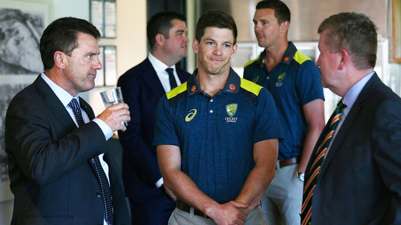 Mark Taylor talks with Tim Paine in late 2018&nbsp;&nbsp;&bull;&nbsp;&nbsp;Getty Images