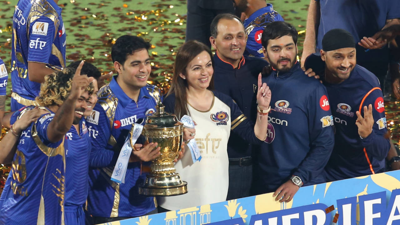 Mumbai Indians owners Nita Ambani, Akash Ambani and Ananth Ambani pose with team members after they won IPL 2017, Hyderabad, May 21, 2017
