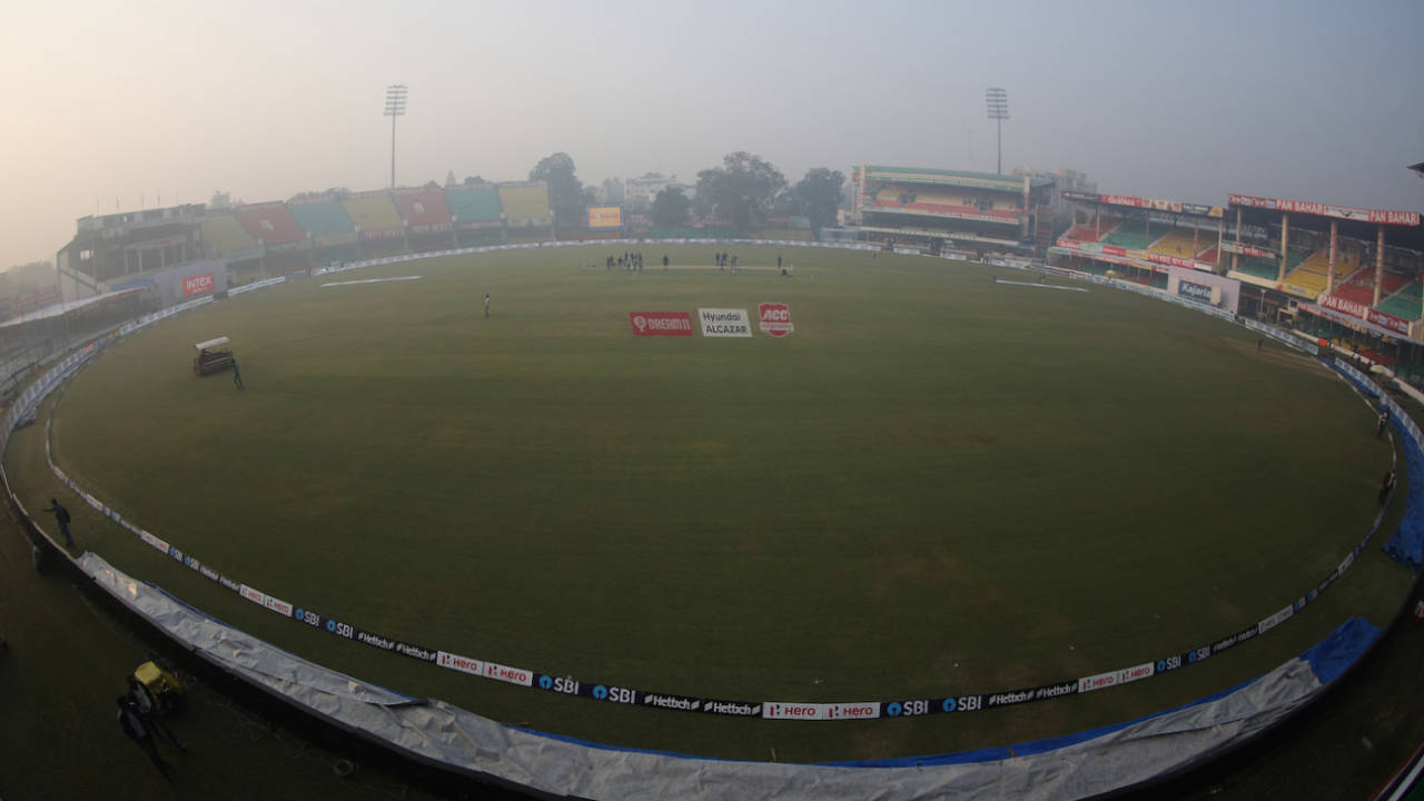 Green Park, enveloped in the usual winter haze, India vs New Zealand, 1st Test, Kanpur, 2nd day, November 26, 2021
