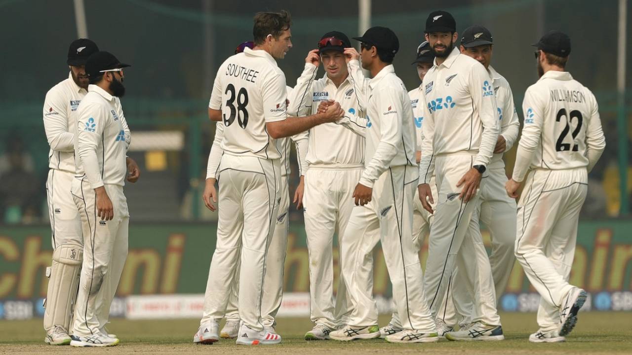 Tim Southee celebrates with team-mates after getting his fifth wicket, India vs New Zealand, 1st Test, Kanpur, 2nd day, November 26, 2021