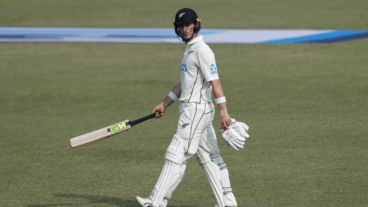 Will Young walks back after being dismissed for 89, India vs New Zealand, 1st Test, Kanpur, 3rd day, November 27, 2021