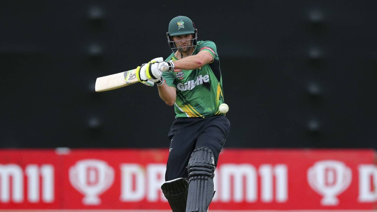 Tom Bruce shapes to play a short ball, Wellington vs Central Districts, Super Smash T20 2021-22, Wellington, December 5, 2021