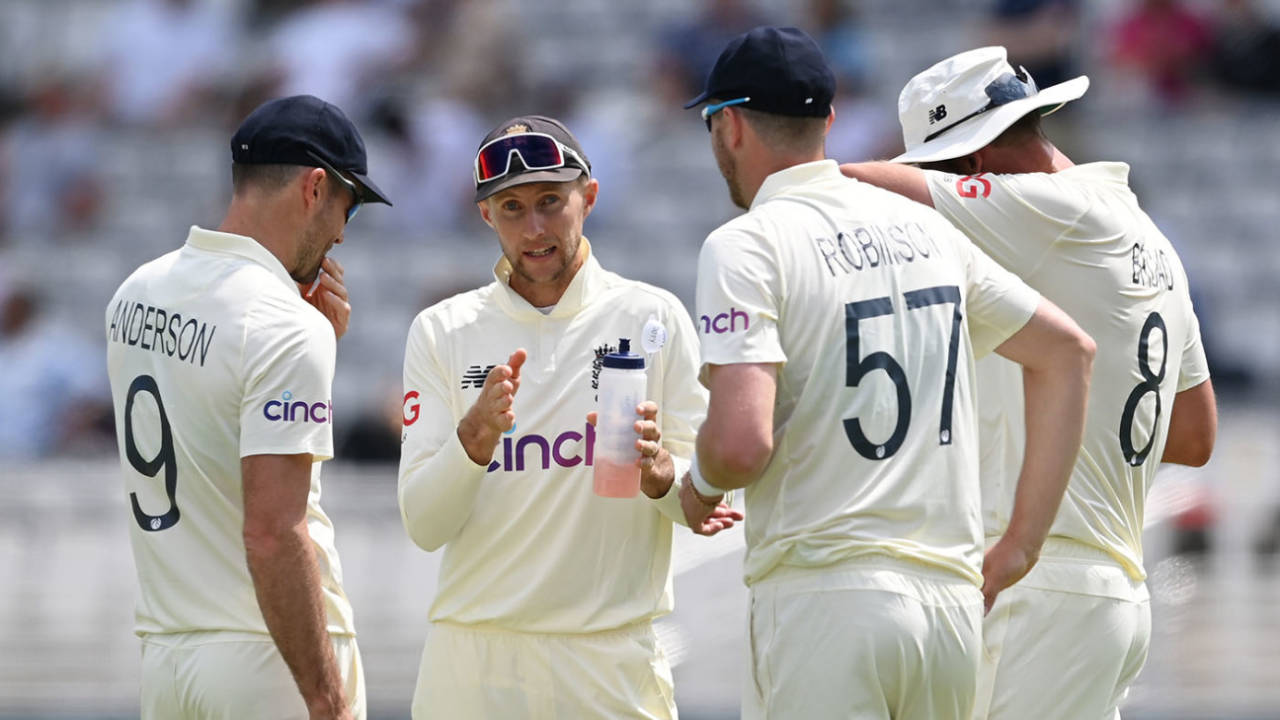 Joe Root speaks to Stuart Broad, James Anderson and Ollie Robinson, 1st LV= Insurance Test, England vs New Zealand, 2nd day, Lord's, June 3, 2021