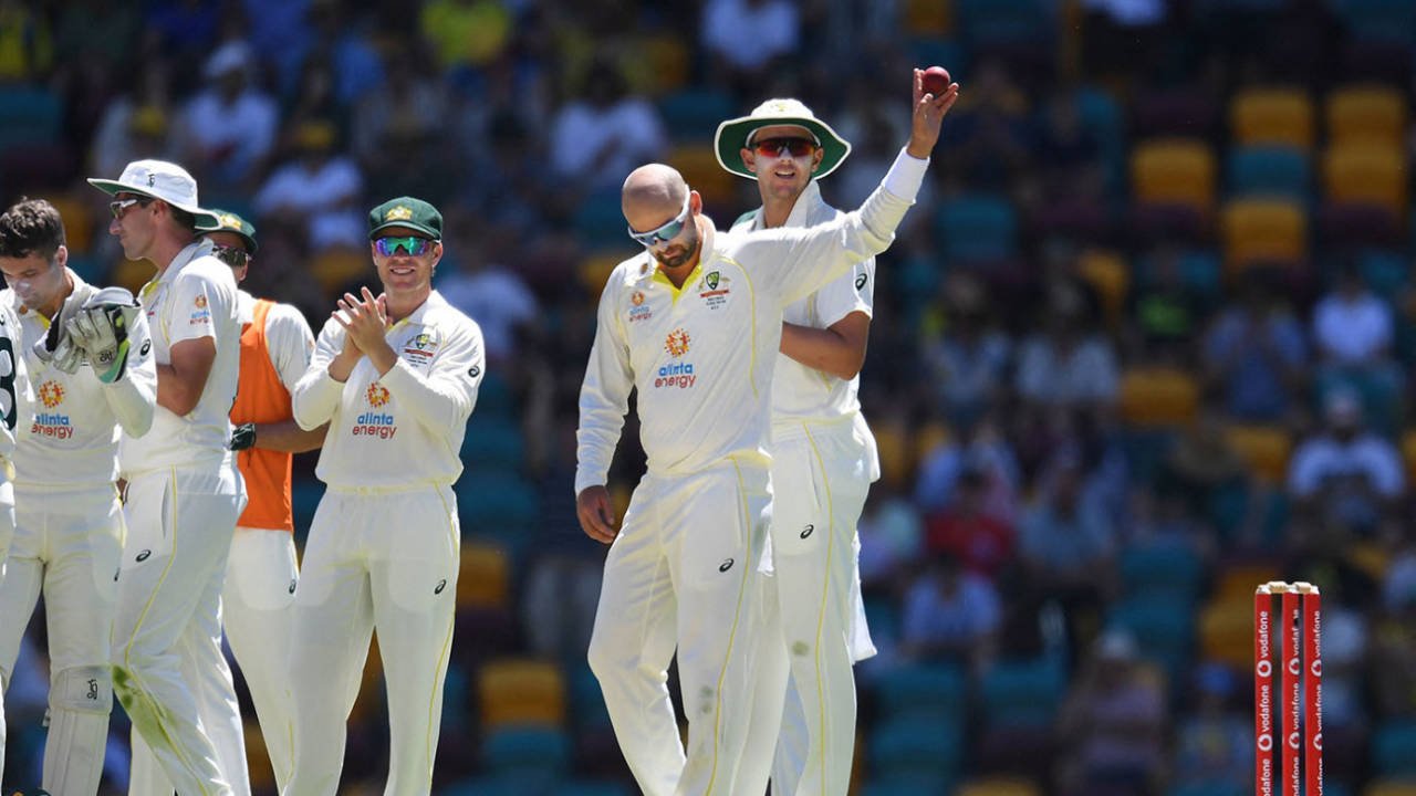 Nathan Lyon acknowledges the applause for his 400th Test wicket, Australia vs England, The Ashes, 1st Test, 4th day, Brisbane, December 11, 2021