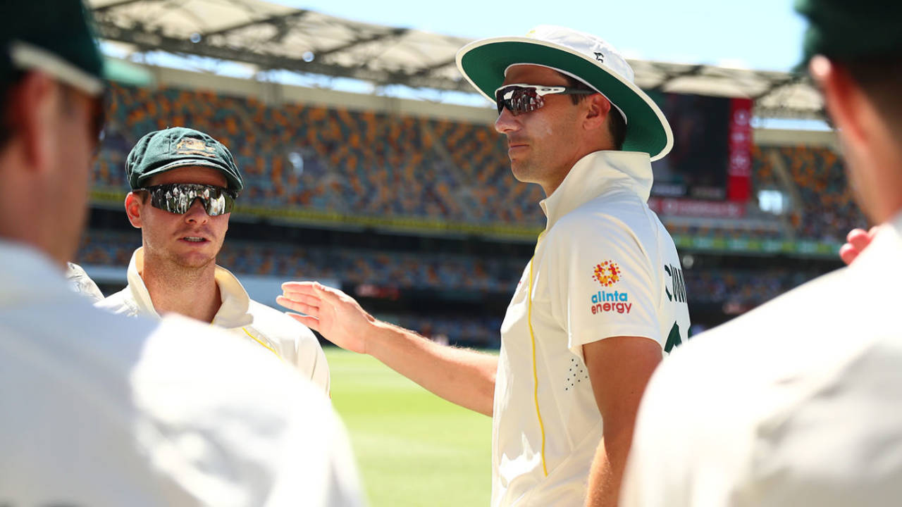 Pat Cummins and Steven Smith address the Australia huddle, Australia vs England, The Ashes, 1st Test, 4th day, Brisbane, December 11, 2021