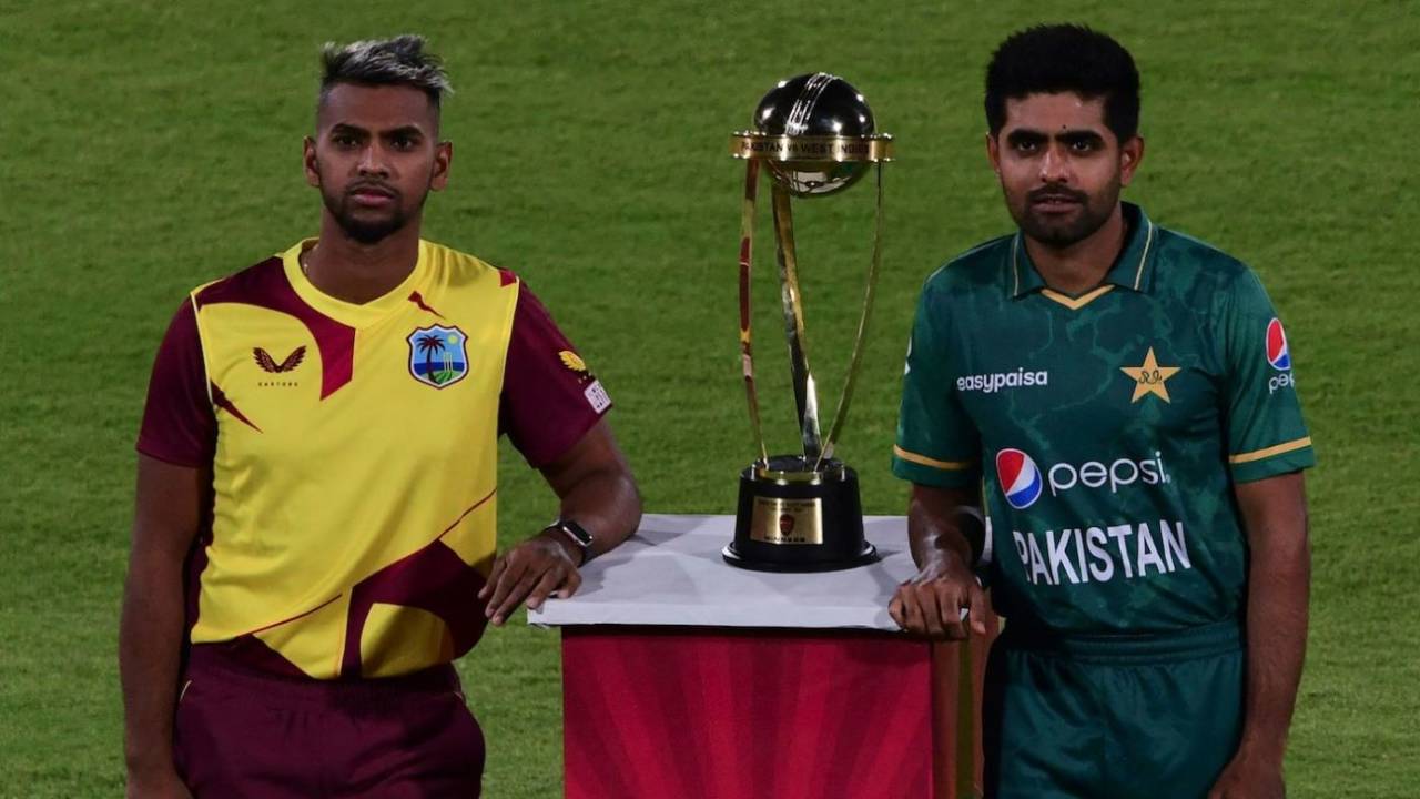 Captains Nicholas Pooran and Babar Azam pose with the T20I trophy&nbsp;&nbsp;&bull;&nbsp;&nbsp;AFP/Getty Images