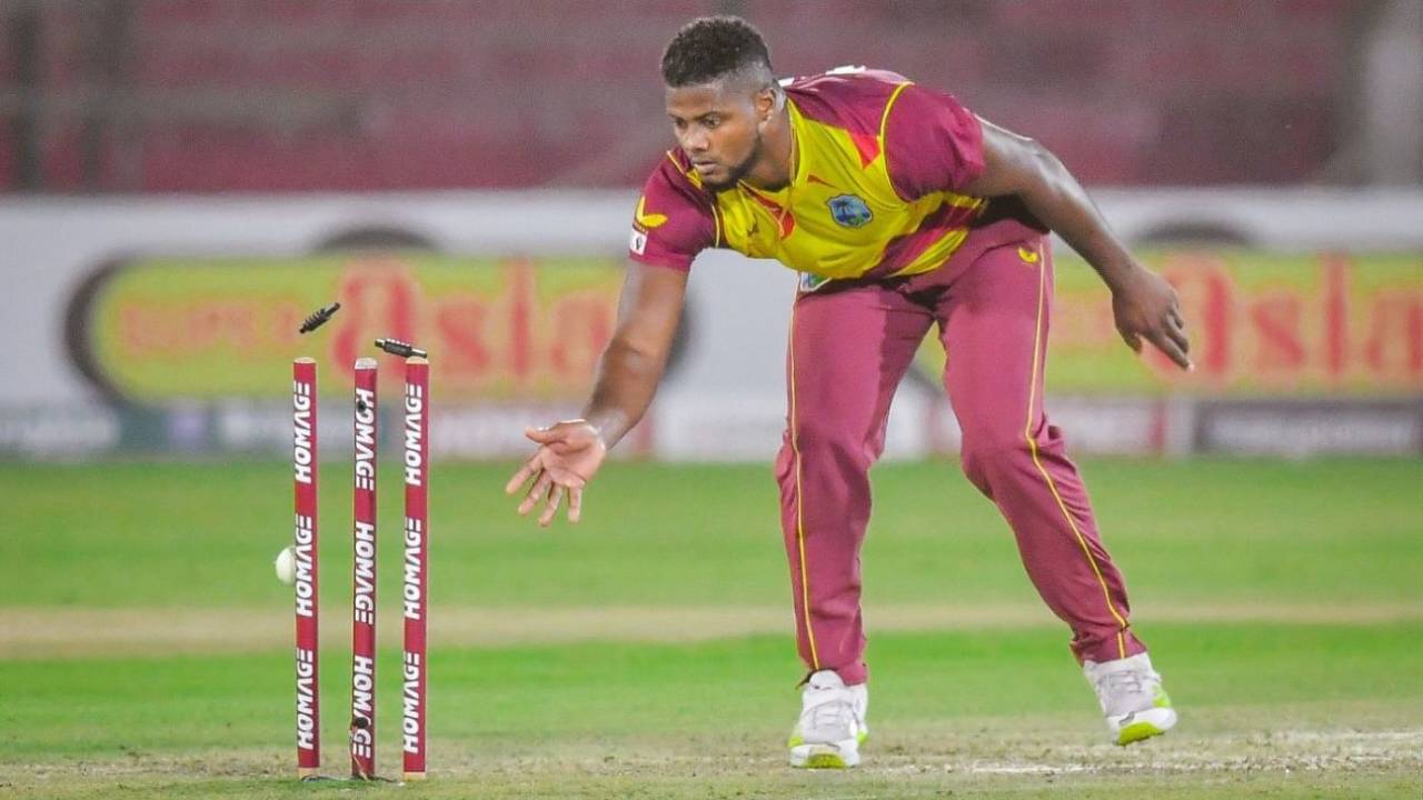 Romario Shepherd runs out Mohammad Wasim, Pakistan vs West Indies, 2nd T20I, Karachi, December 14, 2021
