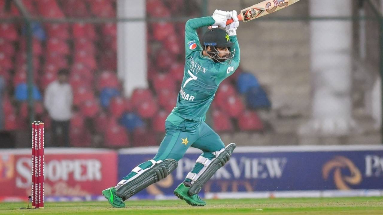 Shadab Khan hit three sixes in an unbeaten 12-ball 28, Pakistan vs West Indies, 2nd T20I, Karachi, December 14, 2021