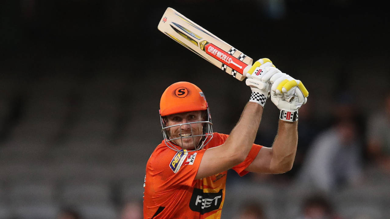 Mitchell Marsh powers one over the off side, Perth Scorchers vs Melbourne Renegades, BBL 2021-22, Melbourne, December 22, 2021