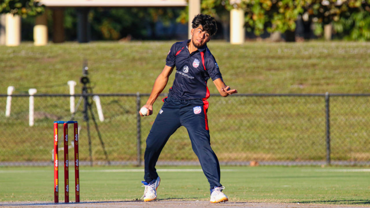 Yasir Mohammad delivers during his middle overs spell, USA v Ireland, 1st T20I, Lauderhill, December 22, 2021