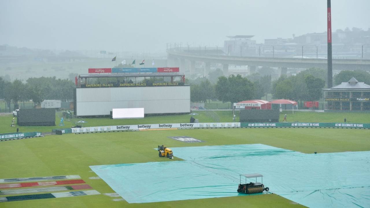SuperSport Park is soaked by rain, as the pitch remains covered, South Africa vs India, 1st Test, Centurion, 2nd day, December 27, 2021