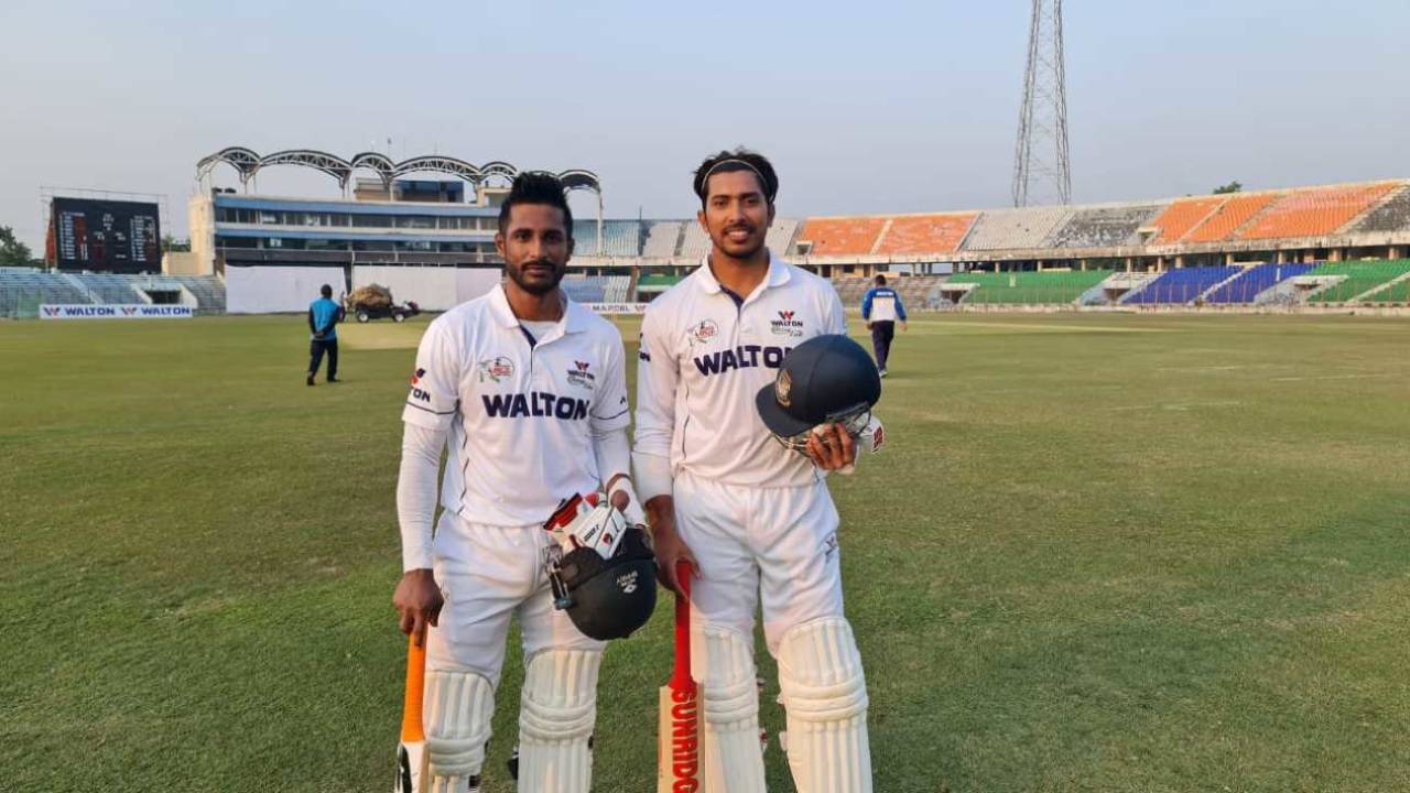 Shuvagata Hom and Soumya Sarkar added 193 for the fifth wicket, Central Zone vs South Zone, Chattogram, Bangladesh Cricket League, December 27, 2021