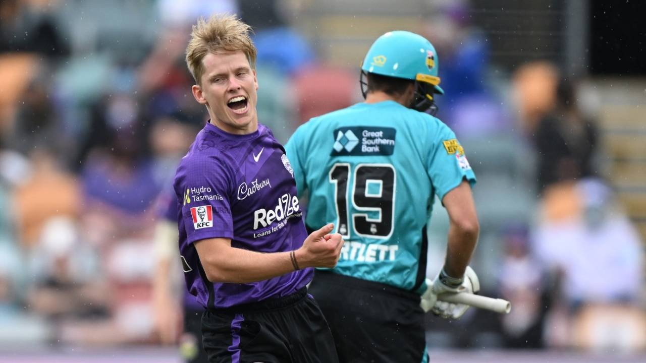 Nathan Ellis took three wickets in the first BBL match of the year, Hobart Hurricanes vs Brisbane Heat, BBL 2021-22, Hobart, January 1, 2022