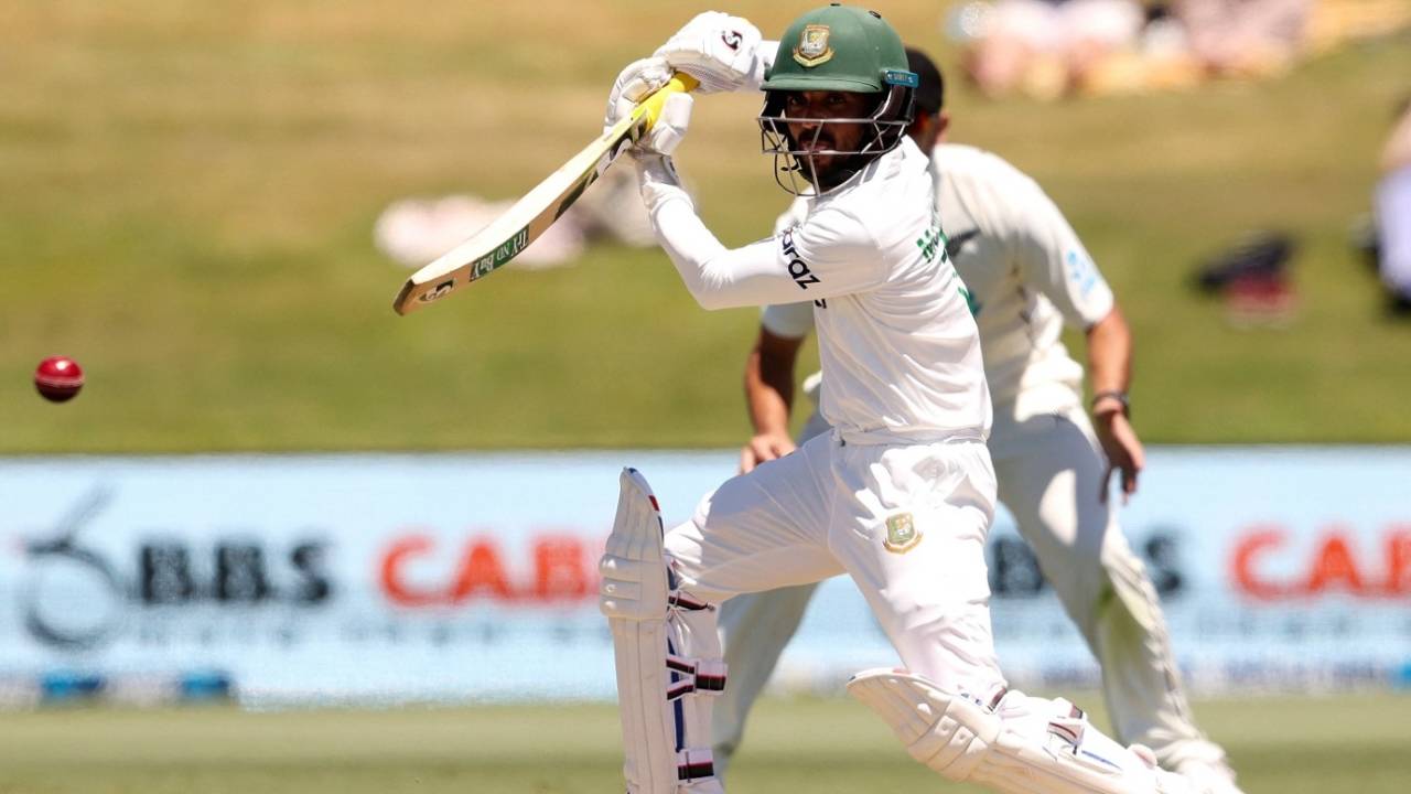 Mominul Haque punches one away, New Zealand vs Bangladesh, 1st Test, Mount Maunganui, Day 3, January 3, 2022