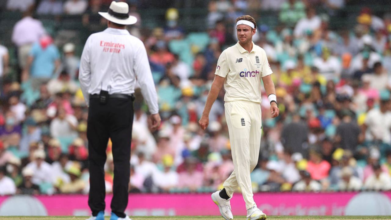 Stuart Broad grimaces as the rain falls, Australia vs England, Men's Ashes, Sydney Cricket Ground, January 5, 2022