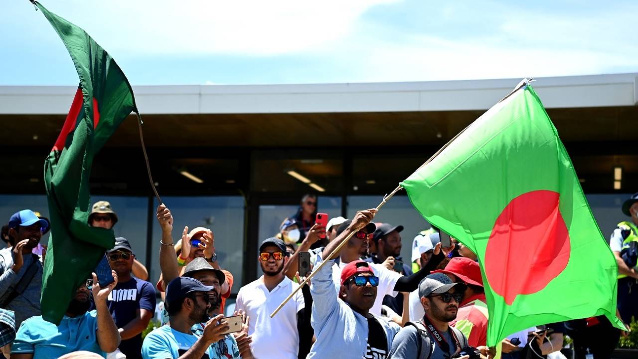 The Bangladesh fans made themselves heard in Mount Maunganui, New Zealand vs Bangladesh, 1st Test, Mount Maunganui, 5th day, January 5, 2022