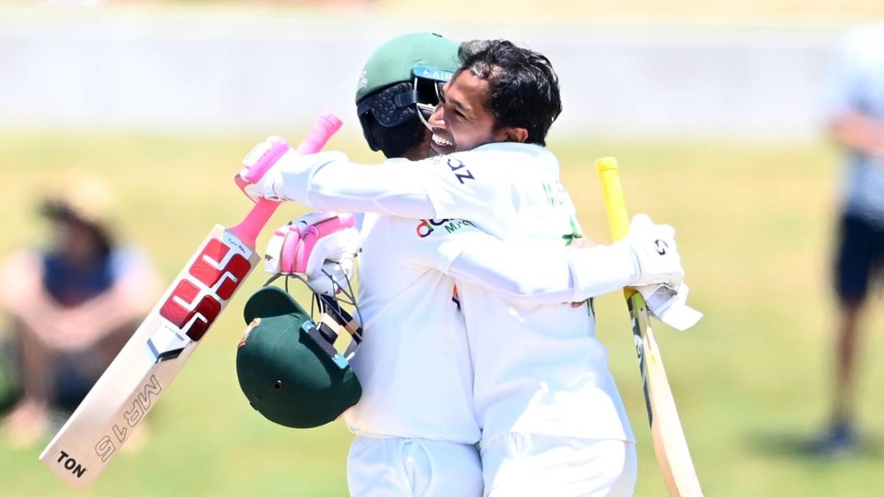 Mominul Haque and Mushfiqur Rahim share an embrace, New Zealand vs Bangladesh, 1st Test, Mount Maunganui, 5th day, January 5, 2022