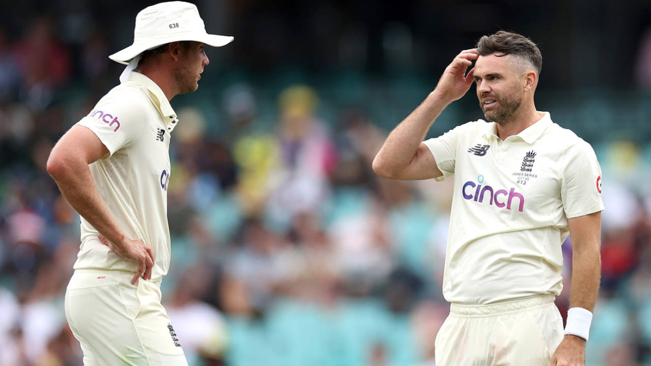 Stuart Broad and James Anderson in discussion, Australia vs England, Men's Ashes, Sydney Cricket Ground, January 5, 2022